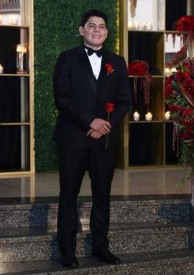Los elegantes caballeros en la Prom 2017 de la Macris School