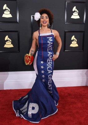 El polémico vestido de la cantante Joy Villa en los Premios Grammy