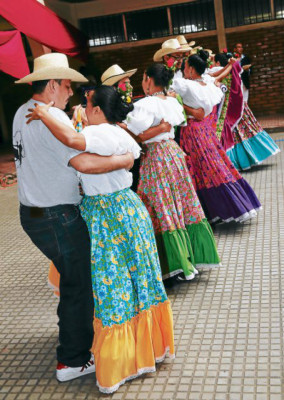 Con éxito finalizó Encuentro de Danzas