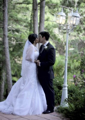 Una promesa de amor sellada en el jardín