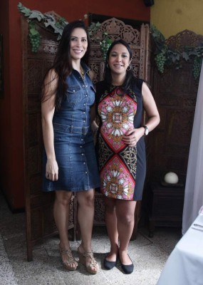 Festejan que un nuevo angelito está por nacer