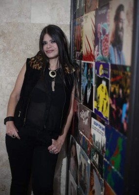 Periodista hondureña en histórico concierto Guns y Roses