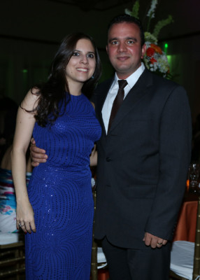 Enamorados anuncian la fecha de su boda
