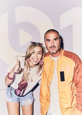 Miley Cyrus confesó haber estado drogada durante la grabación de video de 'Wrecking Ball'