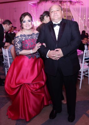 Salud por la felicidad de María Fernanda y Roberto
