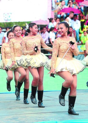 Desafío de hermosas palillonas engalanó la ciudad de Choluteca