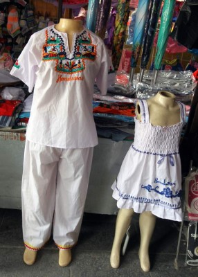 Listos atuendos para rendir tributo al Señor de la Sierra