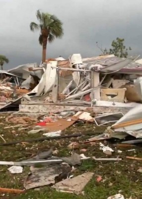 Caos y destrucción: Las imágenes que dejó el tornado en Florida