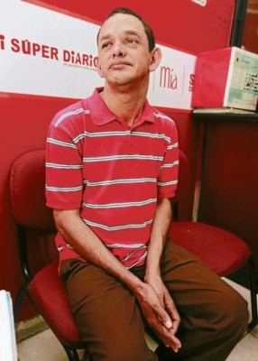 Joven solicita ayuda para comprar medicamentos