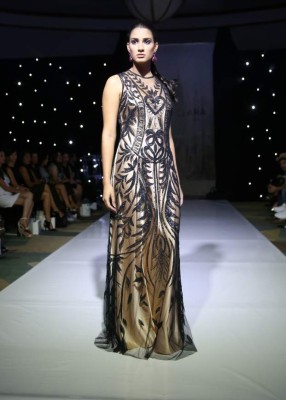 Una pasarela impregnada de elegancia y feminidad