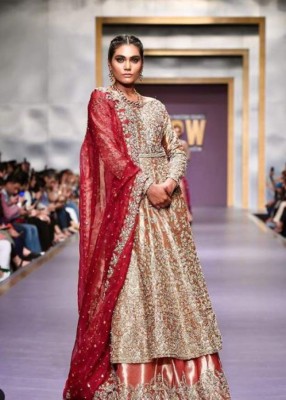 FOTOS: Así era Zara Abid, la modelo que murió en el accidente aéreo en Pakistán