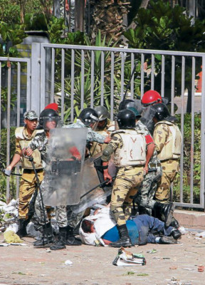 Militares imponen toque de queda en Egipto ante disturbios