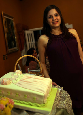 Noche de regocijo maternal para Nancy Sabillón de Hawit