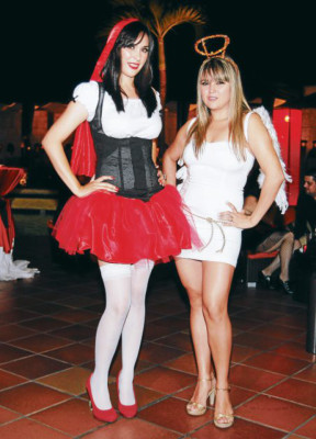 Celebración entre telarañas y calabazas