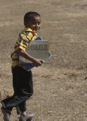 Matriculamos a dos niños en San Román