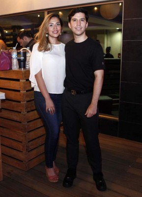 Estilo y Corona dan la bienvenida al verano en una tarde llena de música y sabor