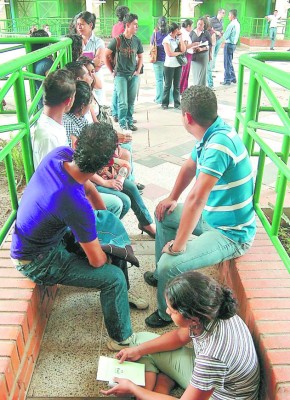 Universitarios con falta de cupos en la prematrícula