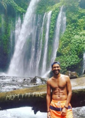 Filántropo, creador de contenido e influencer, así es Jonathan Kubben, el novio de Aislinn Derbez