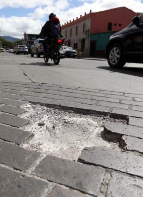 El lunes realizan reparaciones en la avenida Gutenberg