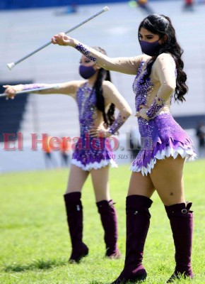 Bellas y deslumbrantes, así retornaron las palillonas a los desfiles (FOTOS)