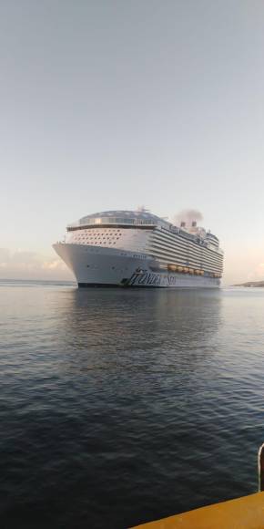 Así es el “Wonder of the Seas”, el crucero más grande del mundo que llegó a Roatán