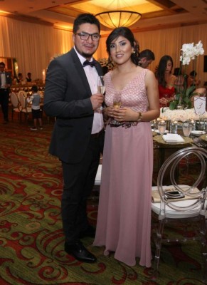 En el altar de la iglesia San Francisco sellaron su amor los esposos palma romero