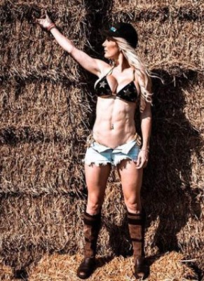 Leanne Carr, expolicía que publicó fotos de sus viajes durante licencia por enfermedad (FOTOS)