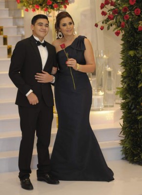 Summer Hill School despide a seniors con un ambiente lleno de glamur y alfombra roja