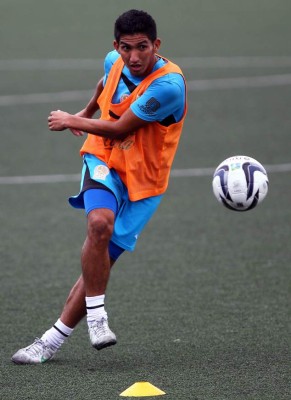 Irvin Reyna: 'Los clásicos se ganan siendo agresivos'