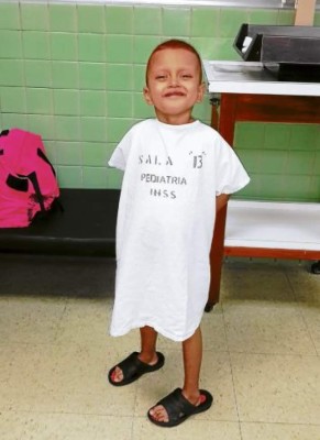 Madre hondureña pide ayuda para operar a su hijo