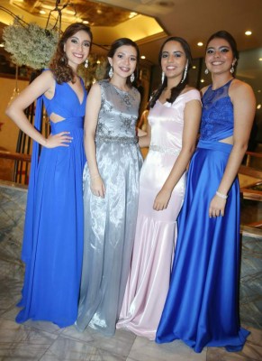 Noche de gala: Seniors de Aldebarán y Antares culminaron con éxito su ciclo escolar