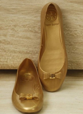 Presuma la doble 'T” en sus pies