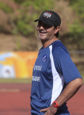 Carlos Discua sufre de lumbalgia