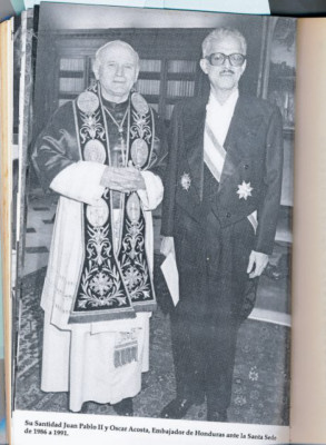 La obra delicada y extraordinaria de Óscar Acosta