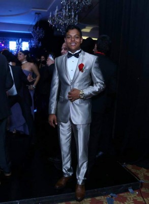 Los elegantes caballeros en la Prom 2017 de la Macris School