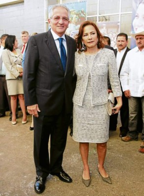 Sobriedad y glamour en toma de posesión