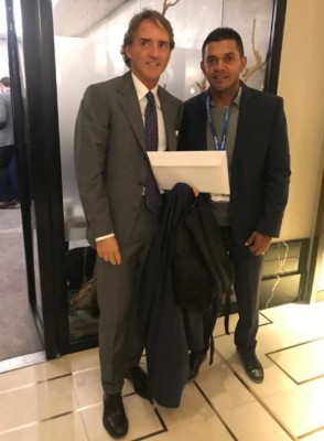 Entrenador hondureño Amado Guevara se roza con Löw, Deschamps y otros grandes técnicos