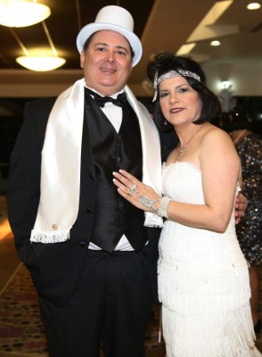 Plumas, lentejuelas y mucho glamour para Margina Valle