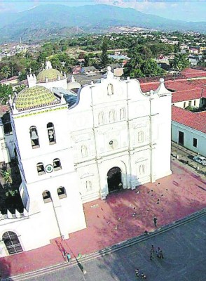 Comayagua se transforma en una ciudad mágica previo a su feria