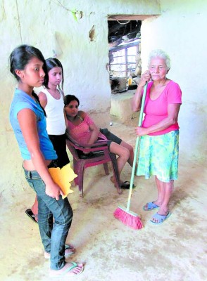 Huérfanos y viudas de mineros permanecen en incertidumbre
