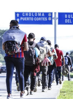 Familias enteras y jóvenes sin esperanza: la primera caravana migrante de 2022 hacia EE UU