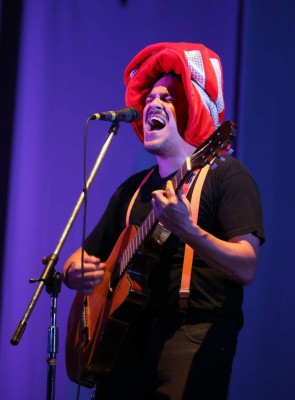 Un trío colombiano abre el telón