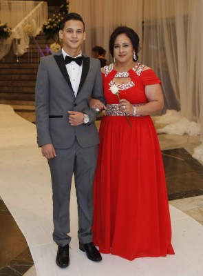 Elegante baile de graduación protagonizado por los seniors de la Hillcrest School