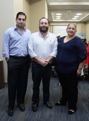 Importante alianza empresarial para promover el turismo en Roatán