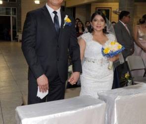 El nuevo matrimonio, José Luis Salgado y Sobeida Godoy. Crédito: EL HERALDO/Alejandro Amador