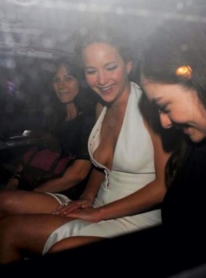 Escote le juega mala pasada a Jennifer Lawrence