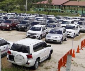 En octubre serán vendidos los carros de lujo del Estado.