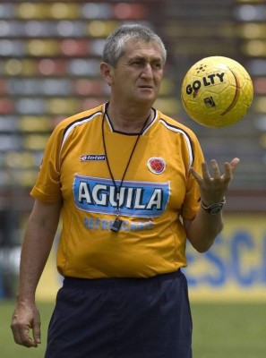 Colombianos y ticos aventajan para dirigir a Honduras