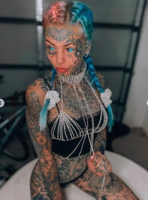 FOTOS: La influencer que quedó ciega temporalmente por tatuarse los ojos