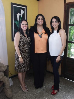 Festejan que un nuevo angelito está por nacer